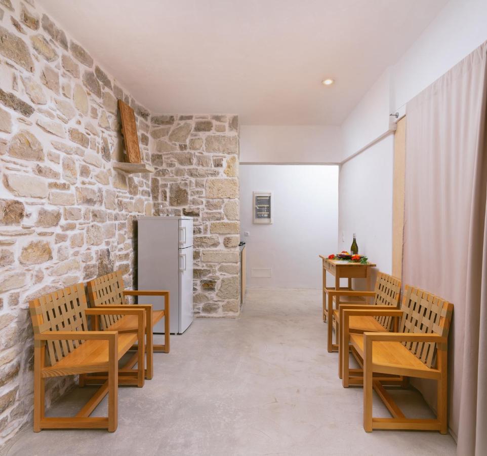 מטלה Die Zwei Brueder Art & Suites מראה חיצוני תמונה